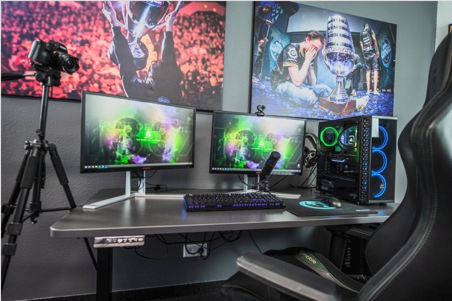 Streaming and gaming setup with capture card